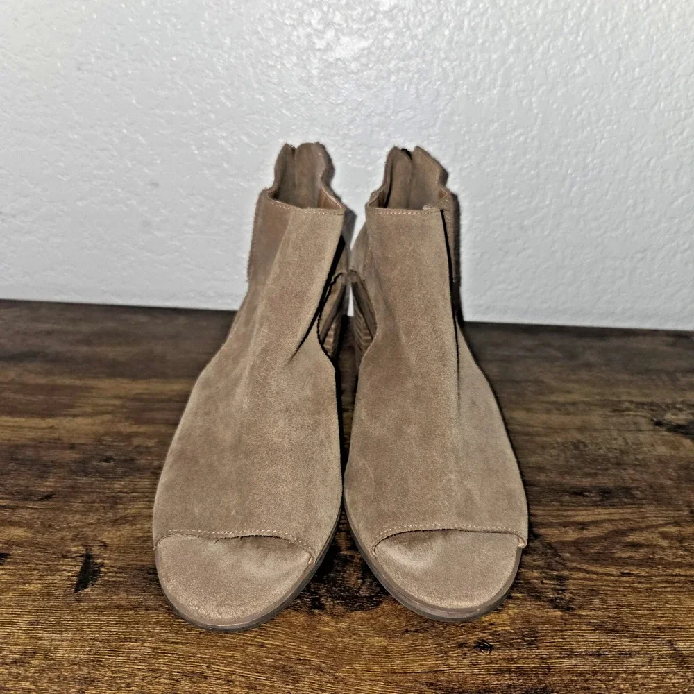 Lucky Brand Keight Booties Women 9M Tan Suede Peep Toe Cutout Block Heel Western